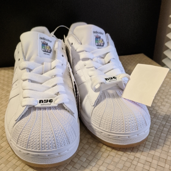 🆕 Adidas 2006 White Superstar Adicolor W6 NYC Sneakers 7.5 - Picture 6 of 16